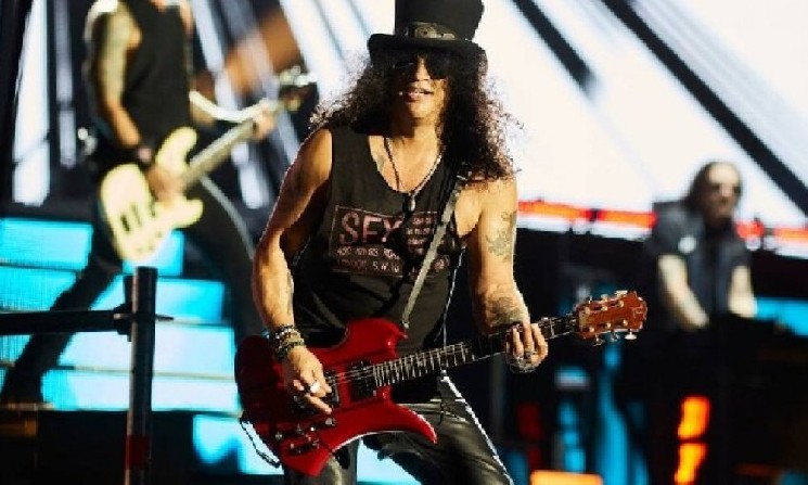 
			Гитарист Guns N&rsquo; Roses Слэш покидает Твиттер после взлома его аккаунта		