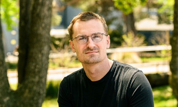 
			Создатель Base Джесси Поллак признал, что арт &laquo;Base is for pimping&raquo; был ошибкой		