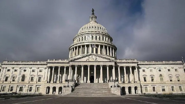 
			WSJ: Власти США планируют на законодательном уровне запретить дебанкинг криптокомпаний		